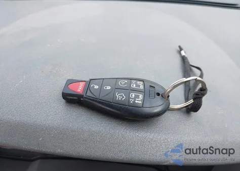 2009 Chrysler Town & Country Touring из США, поврежденный, VIN 2A8HR541X9R625204